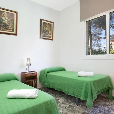 Sleeps 8 *