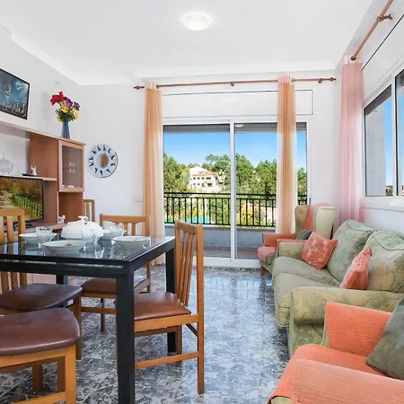 Villa Sleeps 8 *