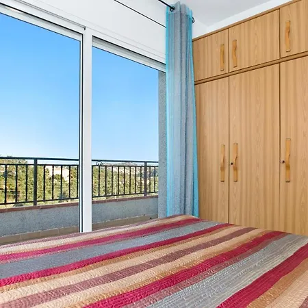 Sleeps 8 Vila Lloret de Mar